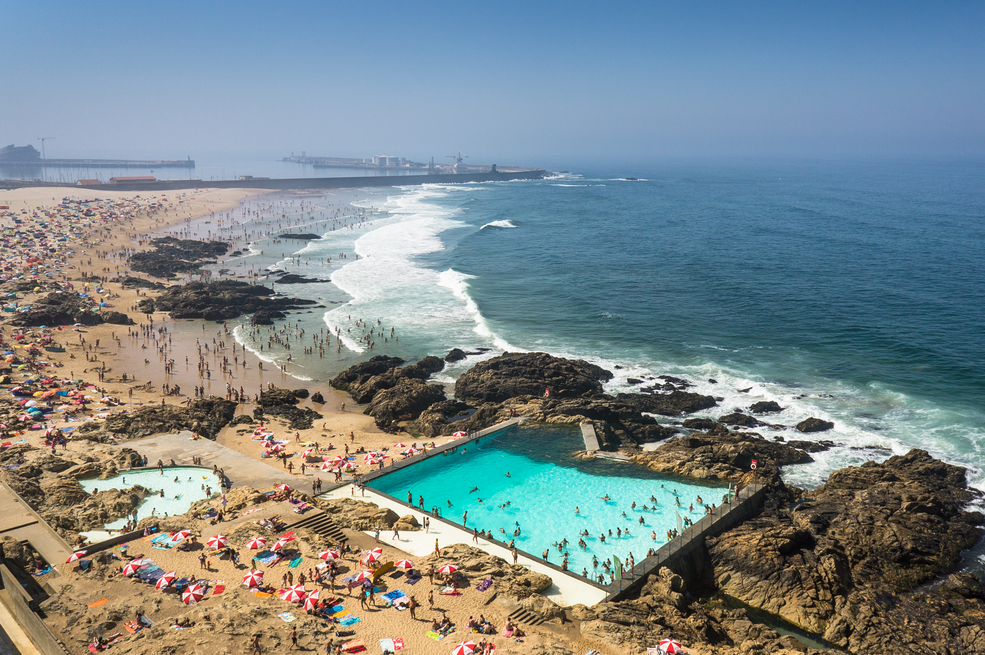 Photograph of the Marés Pool distinguishes in Los Angeles,João Morgado