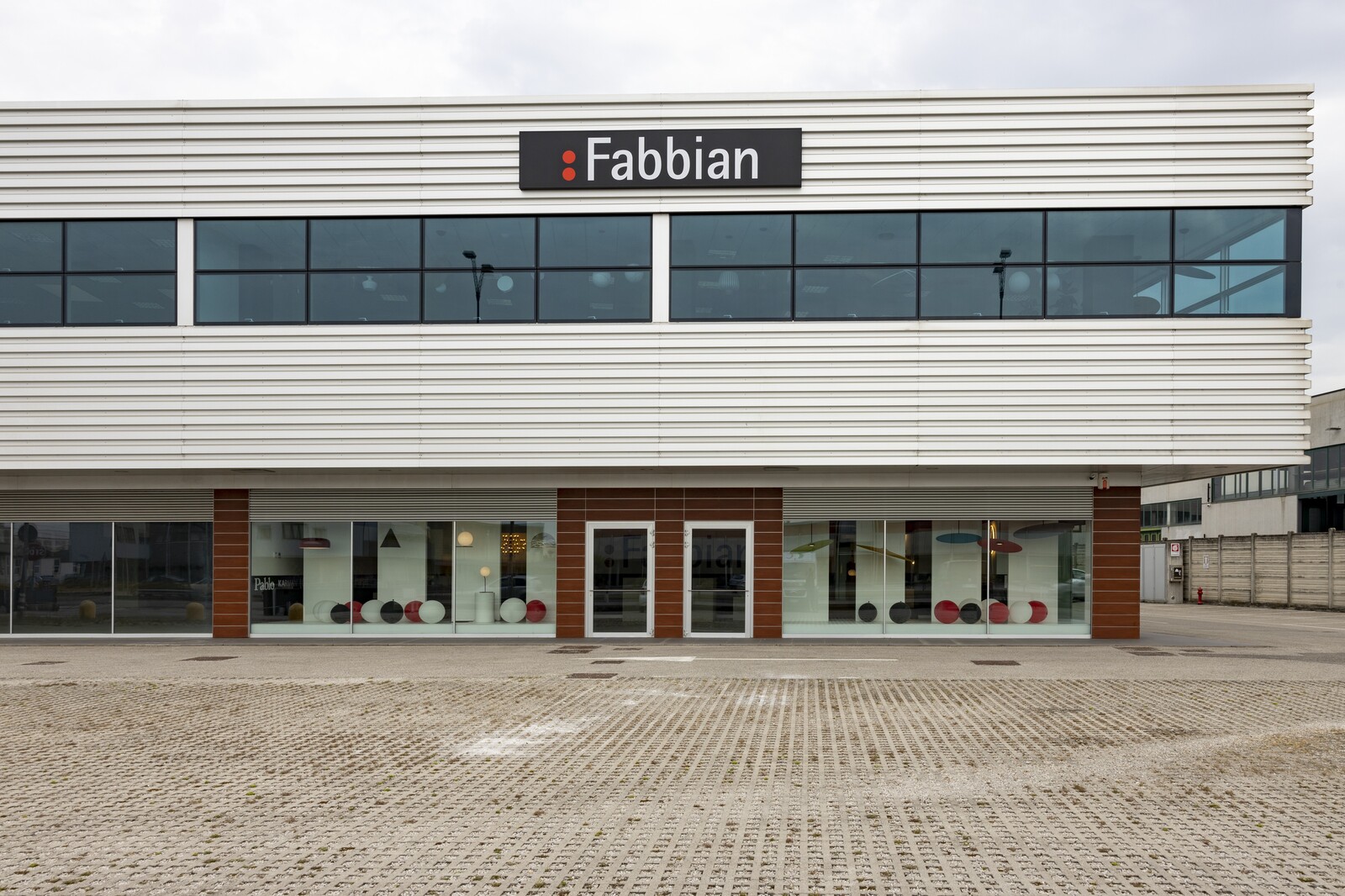 A n ew HQ for Fabbian, the historic lighting company rooted i n the Veneto and distributed worldwide
