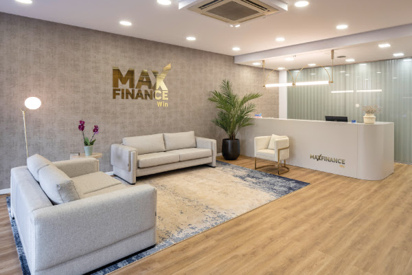 Max Finance Win Office: Discover the new Corporate project by Jota Barbosa Interiors