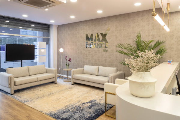 Max Finance Win Office: Discover the new Corporate project by Jota Barbosa Interiors