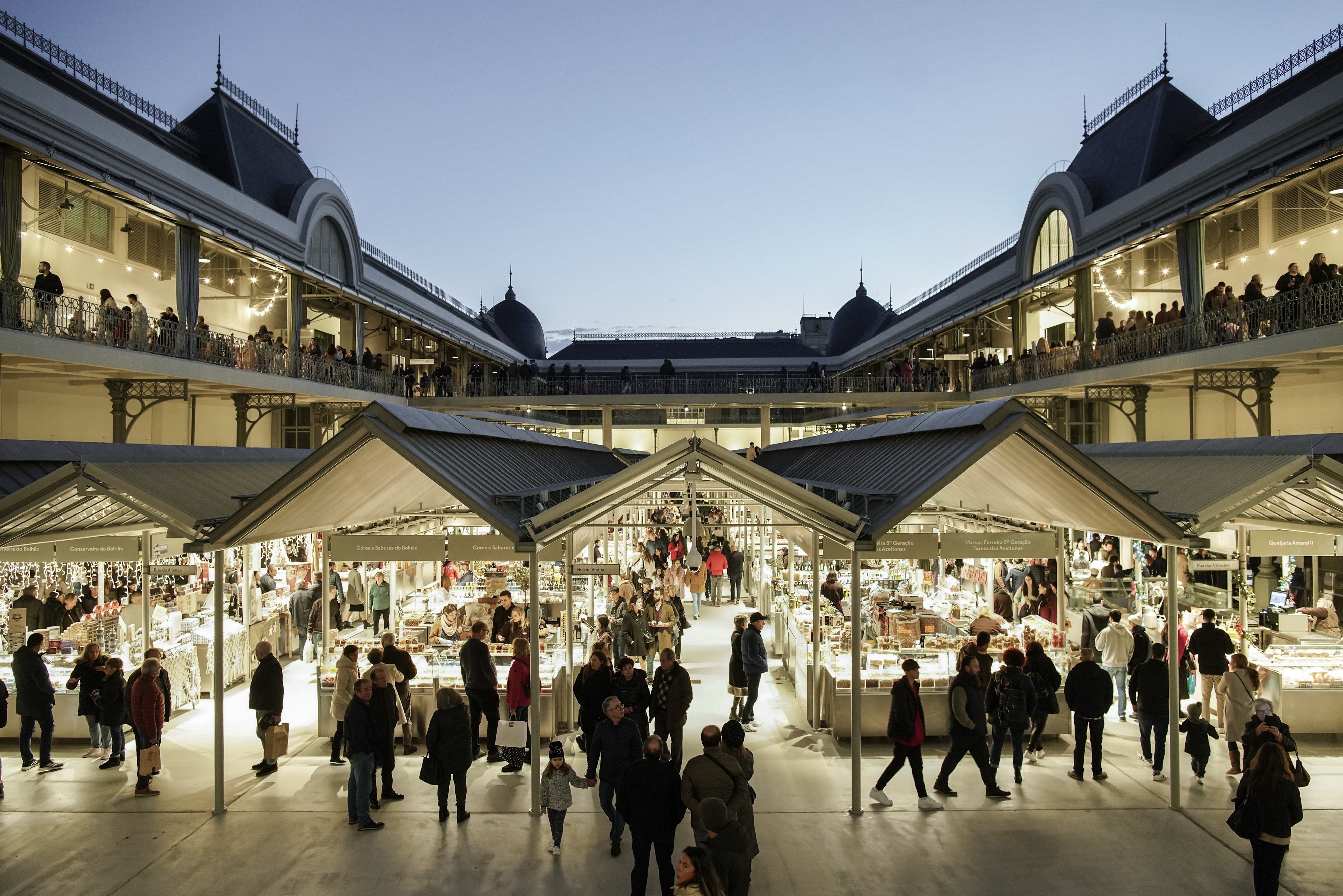 Rehabilitation of the Bolhão market by Nuno Valentim