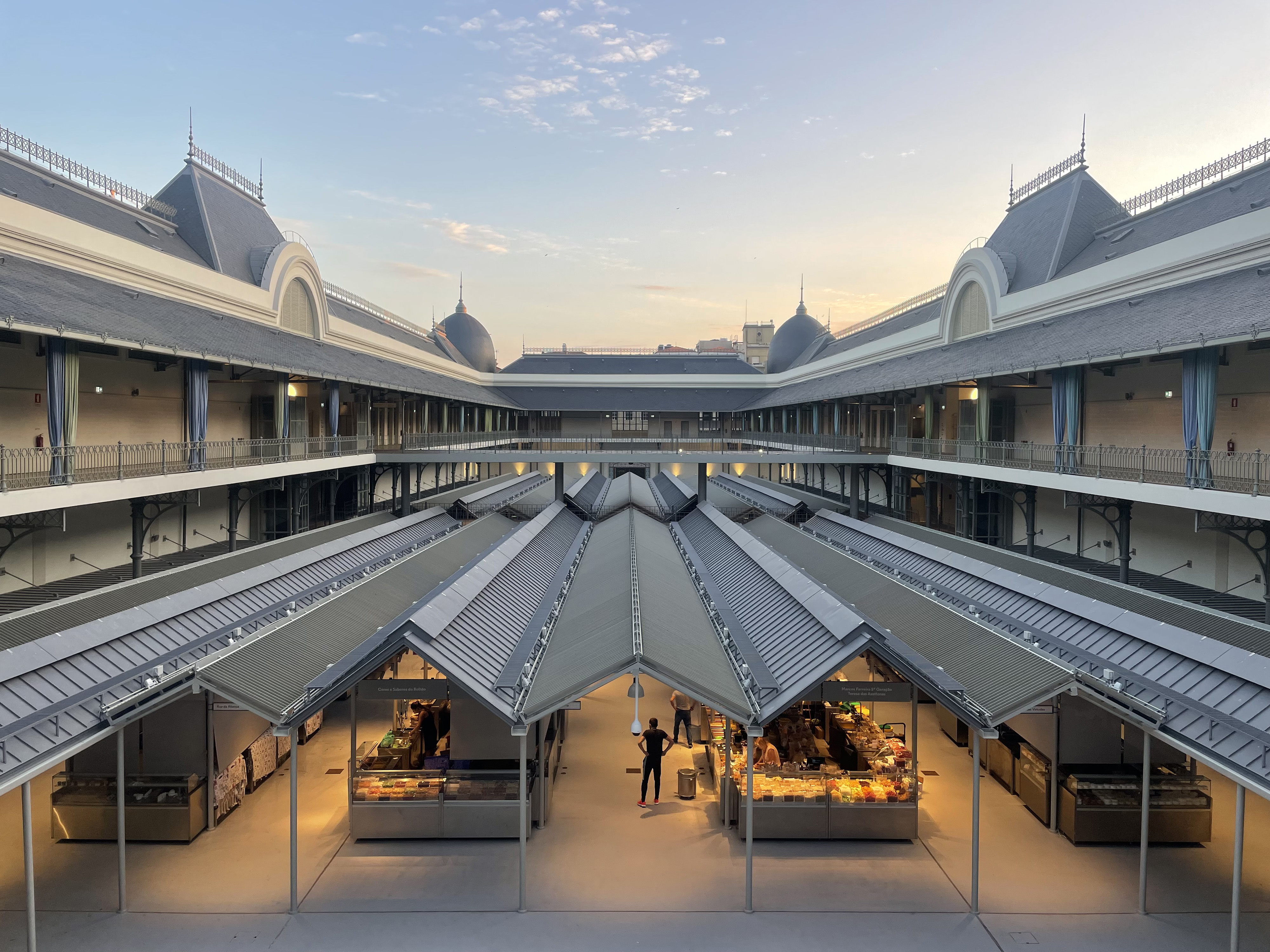 Rehabilitation of the Bolhão market by Nuno Valentim