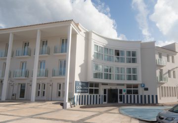 Hotel icônico em Menorca incorpora soluções Vicaima