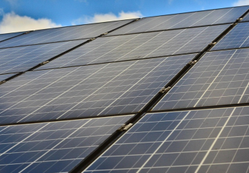 Como aumentar a eficiência energética da sua casa com painéis solares